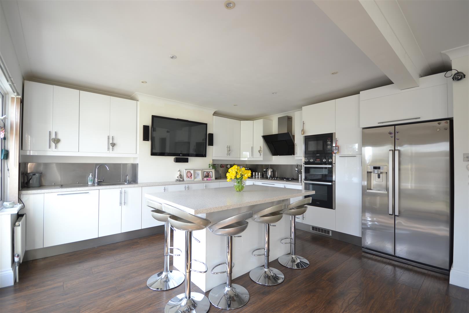 KITCHEN/FAMILY ROOM